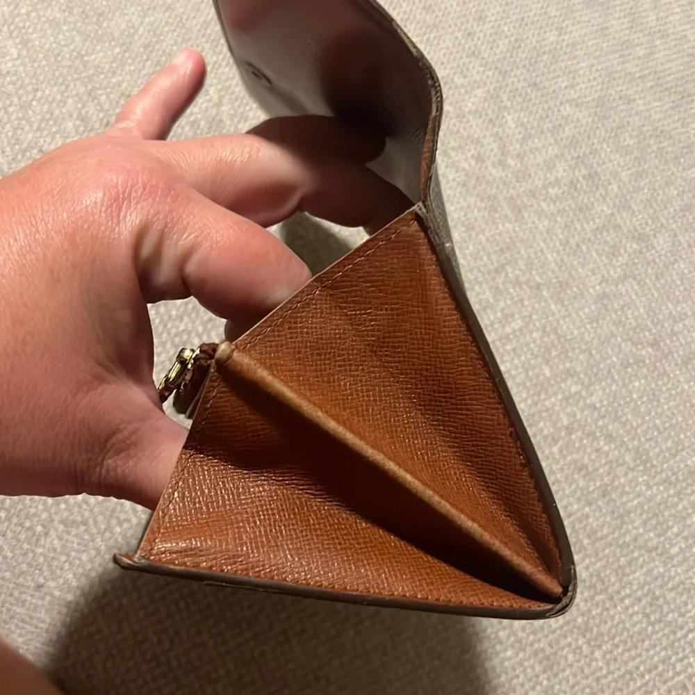 Authentic Vintage Louis Vuitton Sarah wallet MI0983